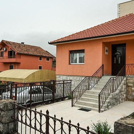 Porto Azzurro Apartments Тиват Экстерьер фото