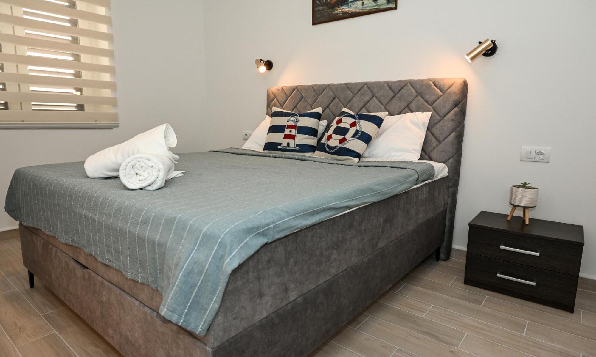Porto Azzurro Apartments Тиват Экстерьер фото